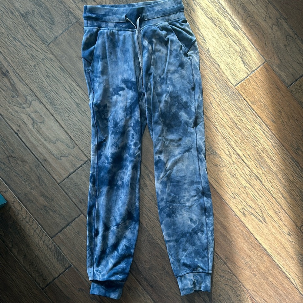 Lululemon jogger size 2